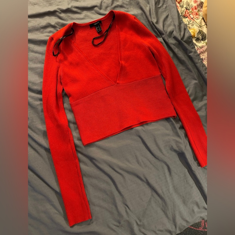 FOREVER 21 RED LONG SLEEVE SWEATER SIZE LARGE **LIKE NEW**